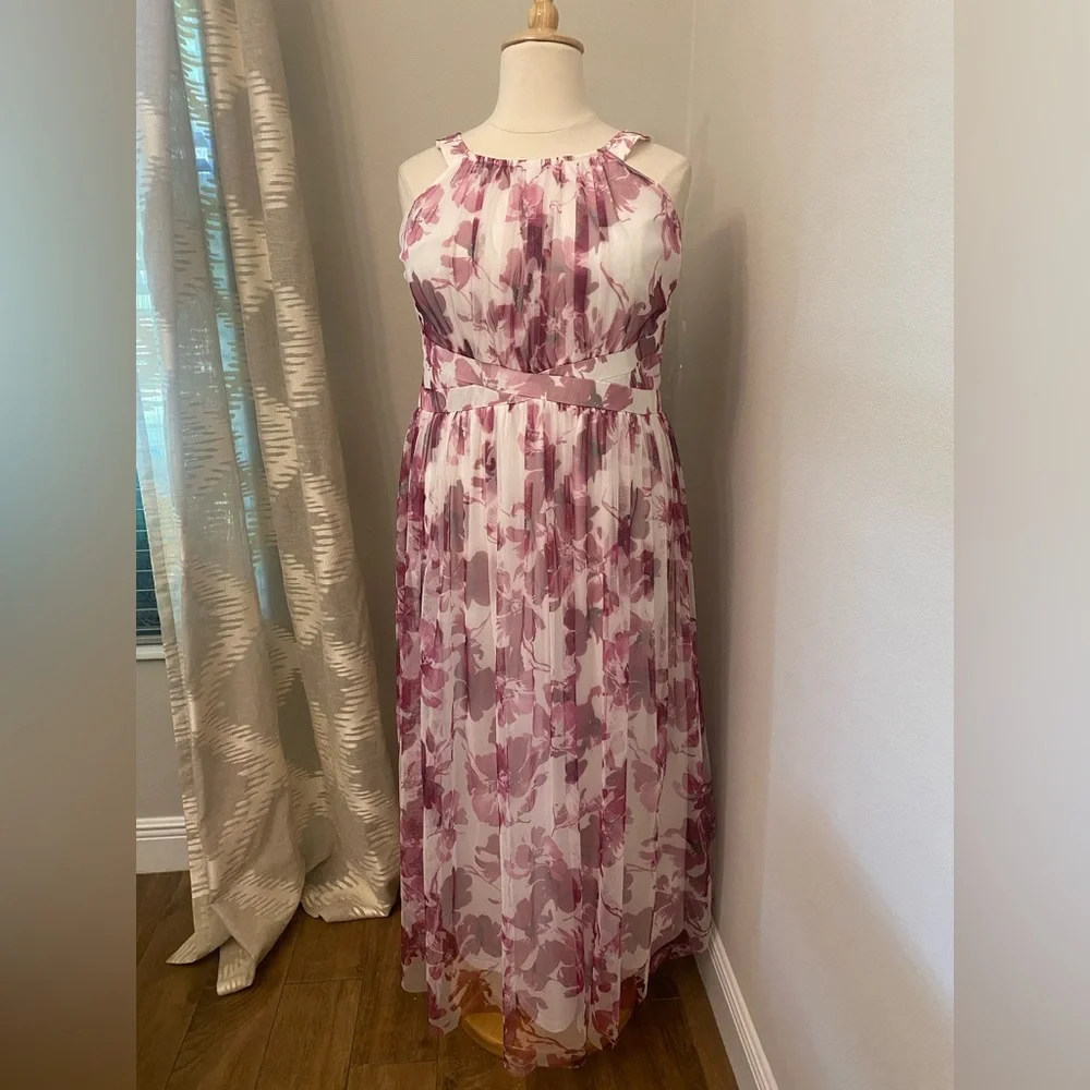 2x Plus Dress 🩷🤍 - Picture 1 of 5